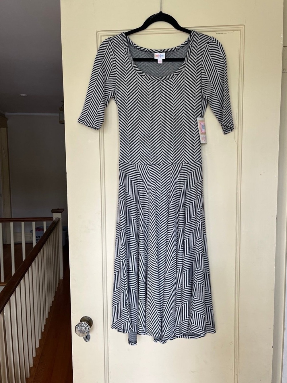 LuLaRoe New Nicole Dress Black White Geometric Pattern NWT S Small Chevron